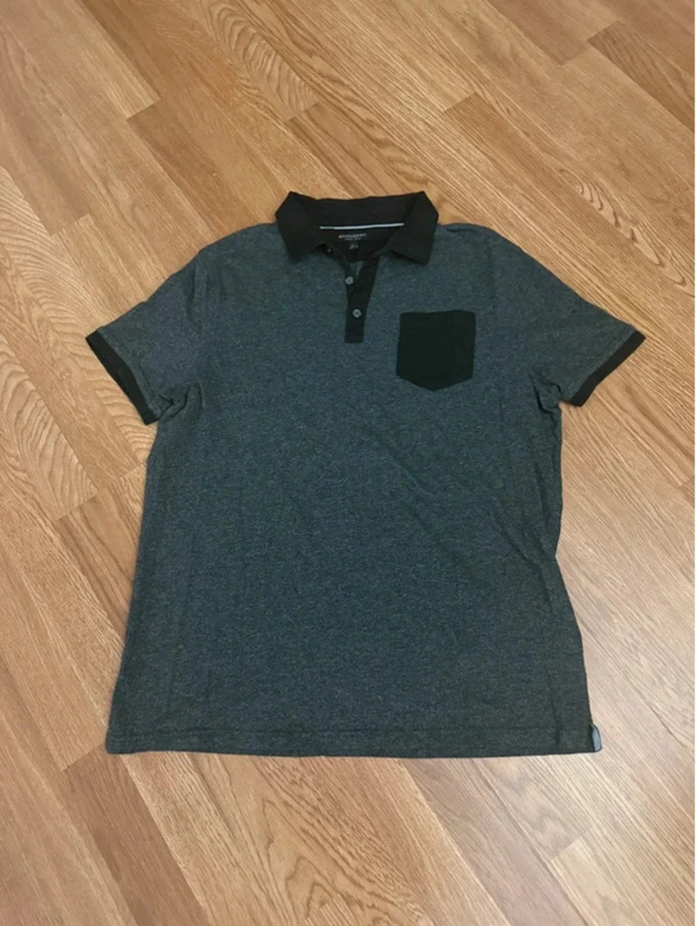 Banana republic, heathered contrast in pocket and collar and dark green men’s XL